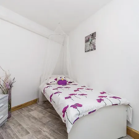Lovely Home In Jurdani With Outdoor Swimming Pool Holiday home
